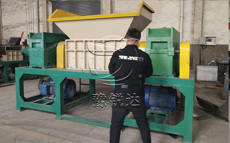 1300型撕碎機